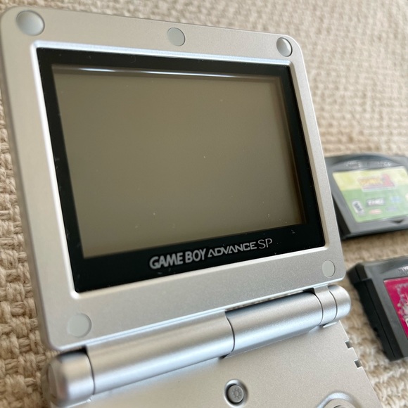 Nintendo GameBoy Advance SP Platinum Silver - Picture 5 of 16